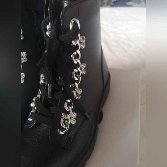 Boots XOXO. Size 6M. - Picture 9 of 9